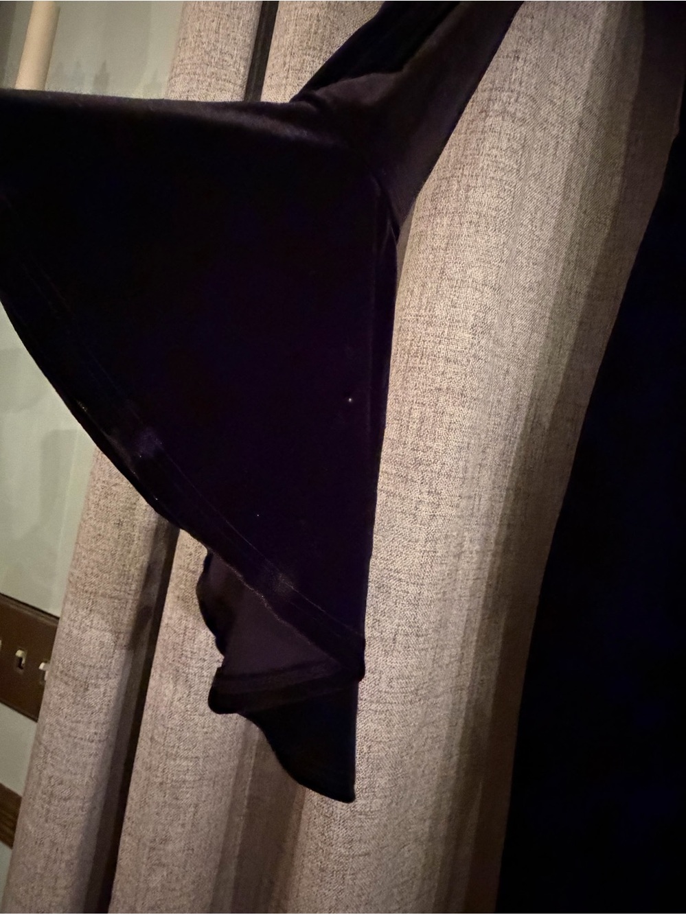 29. Dramatic Instincts Black Velvet Bell
Sleeve Mermaid Maxi Dress size L - Picture 10 of 11